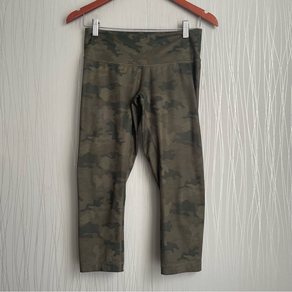 LULULEMON Green Camo Print Leggings Size 6 Crop Camouflage
